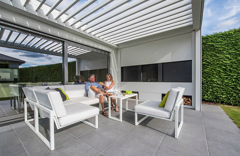 klok Beenmerg praktijk Voordelen van een terrasoverkapping met lamellendak | Renson Outdoor